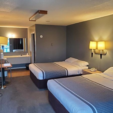 Wild Rose Country Inn Grande Prairie Exterior foto